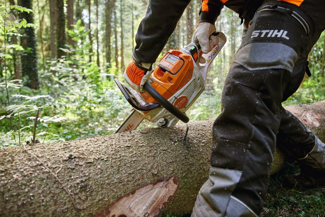 Spodnie STIHL ADVANCE X-FLEX czarne – wytrzymałość i bezpieczeństwo