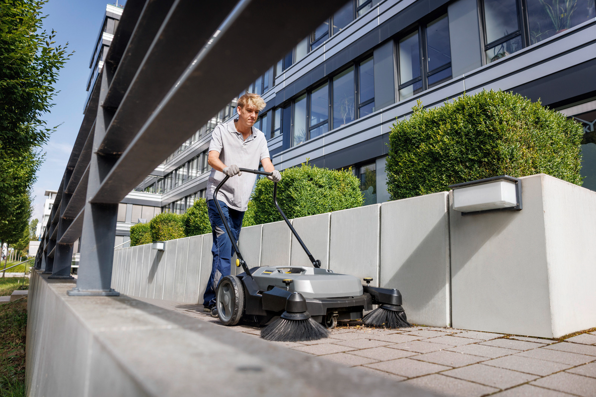 KARCHER Zamiatarka KM 70/20 C 2SB - Wszechstronność zastosowań
