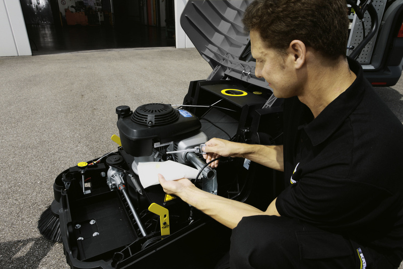 Karcher KM 75/40 W G - zamiatarka spalinowa