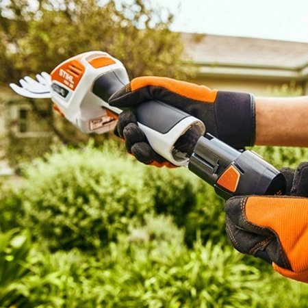 STIHL Nożyce do krzewów HSA 26 (Akumulator + Ładowarka) Zestaw z rozpuszczalnikiem do żywic